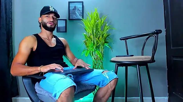 Snapshot of Damian_022 chatting on 02-07-26, 02:21 Damian 022 online show from 02-07-26, 02:21