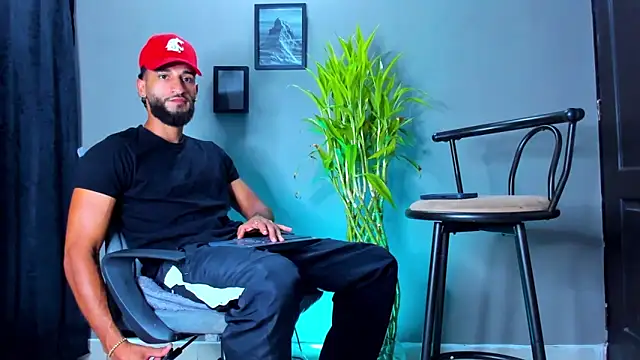 Snapshot of Damian_022 chatting on 03-25-26, 07:53 Damian 022 online show from 03-25-26, 07:53