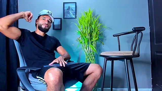 Snapshot of Damian_022 chatting on 03-29-26, 03:01 Damian 022 online show from 03-29-26, 03:01