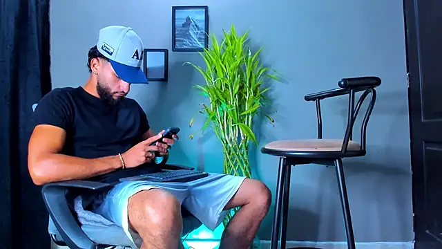 Snapshot of Damian_022 chatting on 03-30-26, 02:29 Damian 022 online show from 03-30-26, 02:29