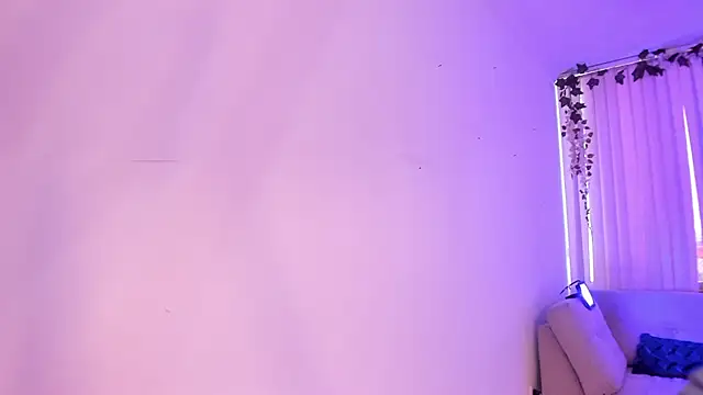 Snapshot of Bella_ev chatting on 09-14-25, 04:28 Bella ev online show from 09-14-25, 04:28