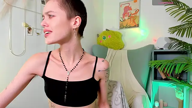 PamelaYong online show from 02-02-25, 01:41