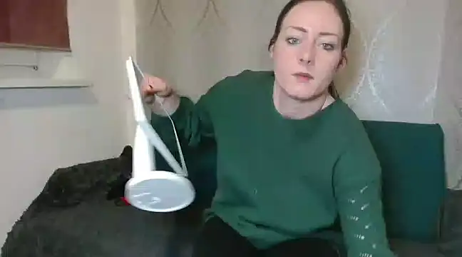 Snapshot of Jasmin-White chatting on 12-20-24, 05:18 Jasmin-White online show from 12-20-24, 05:18