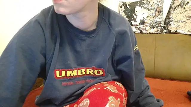 Snapshot of Jasmin-White chatting on 03-06-25, 07:43 Jasmin-White online show from 03-06-25, 07:43