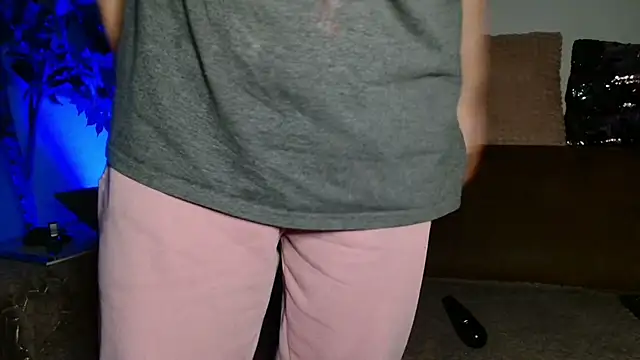 Snapshot of Jasmin-White chatting on 09-15-25, 01:05 Jasmin-White online show from 09-15-25, 01:05