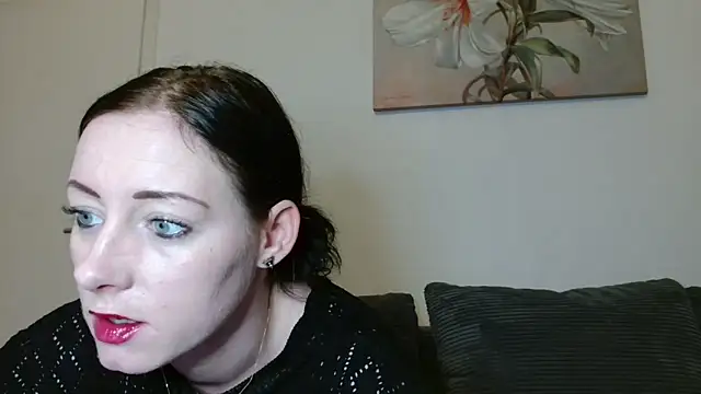 Snapshot of Jasmin-White chatting on 10-14-25, 02:18 Jasmin-White online show from 10-14-25, 02:18