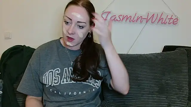 Snapshot of Jasmin-White chatting on 06-09-26, 07:14 Jasmin-White online show from 06-09-26, 07:14