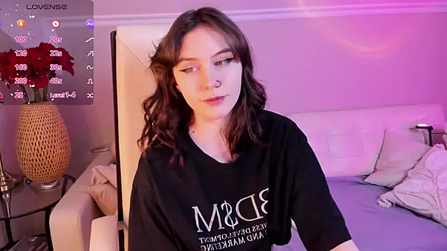 Snapshot of UnaMedison chatting on 12-06-24, 01:22 UnaMedison online show from 12-06-24, 01:22