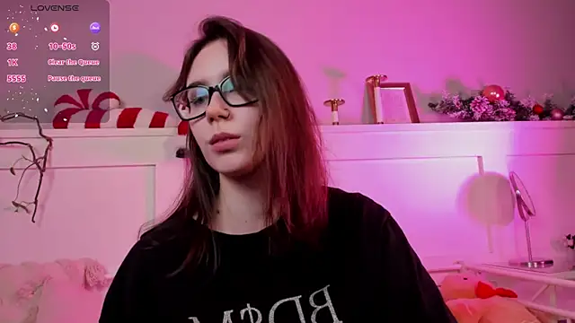 Snapshot of UnaMedison chatting on 12-24-24, 01:17 UnaMedison online show from 12-24-24, 01:17