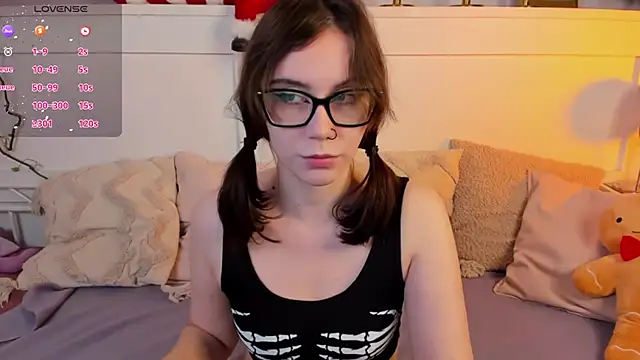 Snapshot of UnaMedison chatting on 01-10-25, 09:44 UnaMedison online show from 01-10-25, 09:44