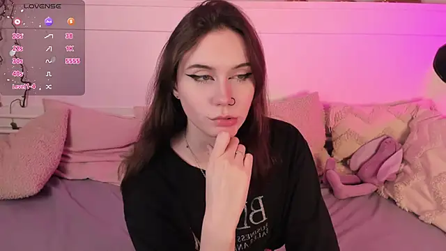 Snapshot of UnaMedison chatting on 02-02-25, 02:45 UnaMedison online show from 02-02-25, 02:45