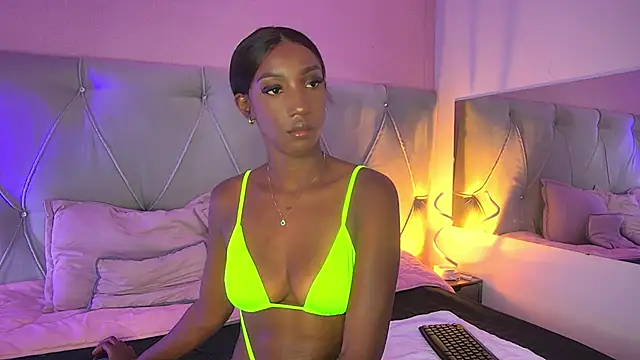 Snapshot of FiorelaLenin chatting on 01-10-26, 03:36 FiorelaLenin online show from 01-10-26, 03:36