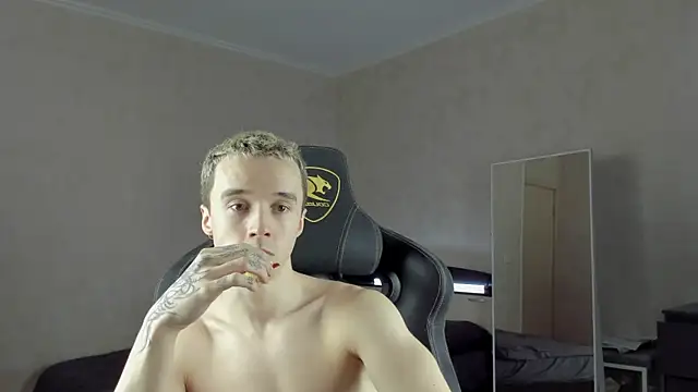 Snapshot of MasonWarholl chatting on 12-11-24, 03:37 MasonWarholl online show from 12-11-24, 03:37