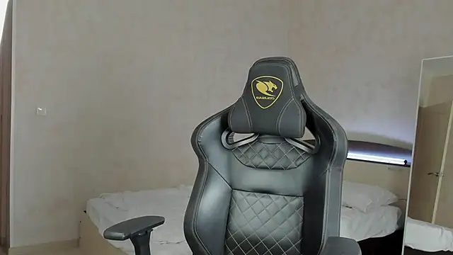 Snapshot of MasonWarholl chatting on 12-25-24, 09:33 MasonWarholl online show from 12-25-24, 09:33