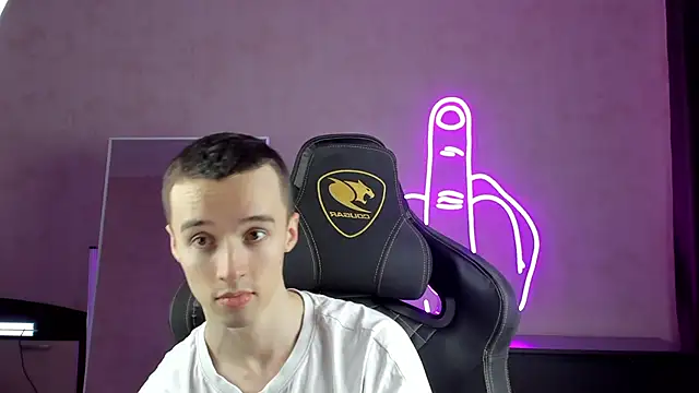 Snapshot of MasonWarholl chatting on 01-08-25, 04:55 MasonWarholl online show from 01-08-25, 04:55