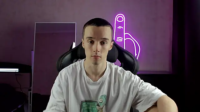 Snapshot of MasonWarholl chatting on 01-08-25, 07:55 MasonWarholl online show from 01-08-25, 07:55