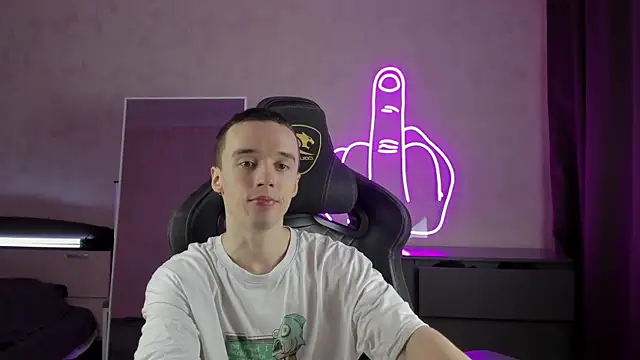 Snapshot of MasonWarholl chatting on 01-09-25, 05:43 MasonWarholl online show from 01-09-25, 05:43