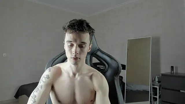 Snapshot of MasonWarholl chatting on 03-18-25, 05:20 MasonWarholl online show from 03-18-25, 05:20