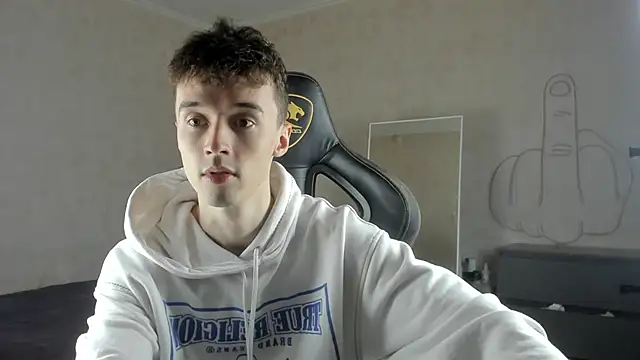 Snapshot of MasonWarholl chatting on 09-28-25, 02:39 MasonWarholl online show from 09-28-25, 02:39