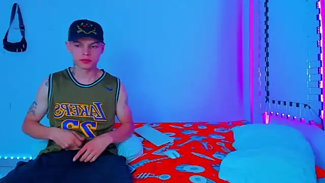 Snapshot of HOT_boy2025 chatting on 12-17-24, 11:05 HOT boy2025 online show from 12-17-24, 11:05