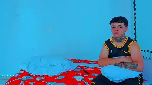 Snapshot of HOT_boy2025 chatting on 01-11-25, 06:12 HOT boy2025 online show from 01-11-25, 06:12