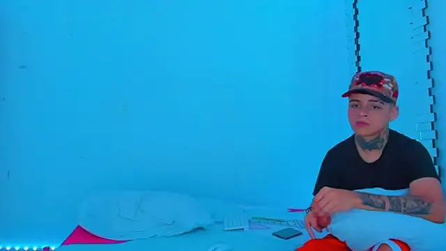 Snapshot of HOT_boy2025 chatting on 01-21-25, 02:22 HOT boy2025 online show from 01-21-25, 02:22