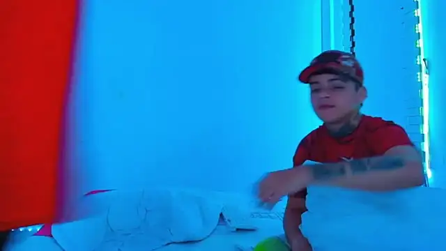 Snapshot of HOT_boy2025 chatting on 02-03-25, 12:47 HOT boy2025 online show from 02-03-25, 12:47