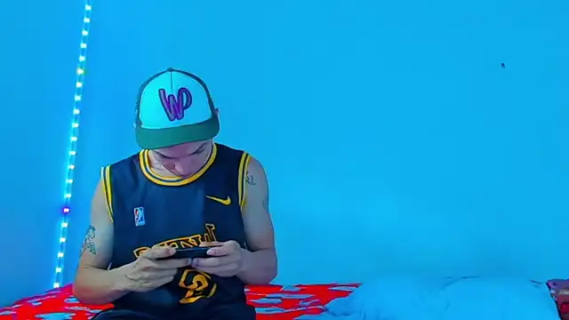 Snapshot of HOT_boy2025 chatting on 03-22-25, 04:04 HOT boy2025 online show from 03-22-25, 04:04