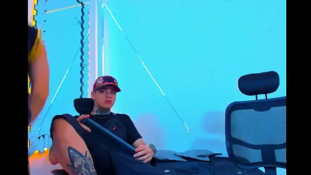 Snapshot of HOT_boy2025 chatting on 09-10-25, 08:03 HOT boy2025 online show from 09-10-25, 08:03