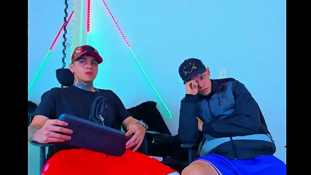 Snapshot of HOT_boy2025 chatting on 09-14-25, 05:17 HOT boy2025 online show from 09-14-25, 05:17