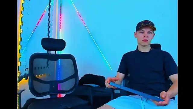 Snapshot of HOT_boy2025 chatting on 09-18-25, 04:14 HOT boy2025 online show from 09-18-25, 04:14