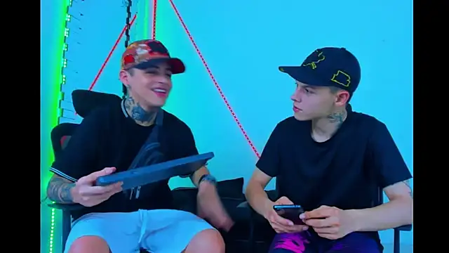 Snapshot of HOT_boy2025 chatting on 09-25-25, 05:05 HOT boy2025 online show from 09-25-25, 05:05