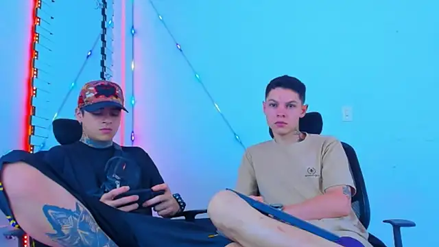 Snapshot of HOT_boy2025 chatting on 10-19-25, 01:17 HOT boy2025 online show from 10-19-25, 01:17