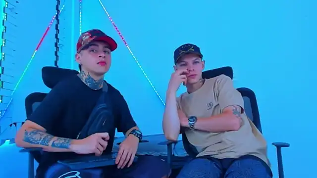 Snapshot of HOT_boy2025 chatting on 10-31-25, 04:46 HOT boy2025 online show from 10-31-25, 04:46