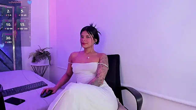 Dapnne  online show from 03-08-25, 03:35