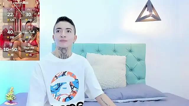 Tinny and Candy online show from 12-19-24, 04:35