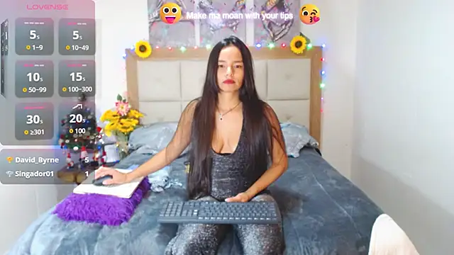 Snapshot of valentina_hearts chatting on 12-17-24, 03:17 valentina hearts online show from 12-17-24, 03:17