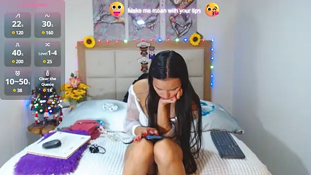 Snapshot of valentina_hearts chatting on 12-20-24, 02:41 valentina hearts online show from 12-20-24, 02:41