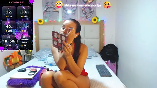 Snapshot of valentina_hearts chatting on 01-25-25, 01:32 valentina hearts online show from 01-25-25, 01:32