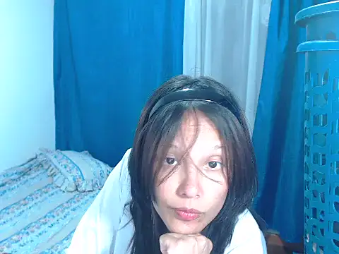 Snapshot of home_vlak chatting on 05-14-26, 11:11 home vlak online show from 05-14-26, 11:11