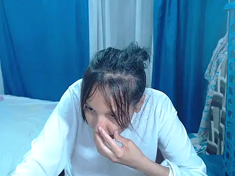 Snapshot of home_vlak chatting on 05-17-26, 03:37 home vlak online show from 05-17-26, 03:37