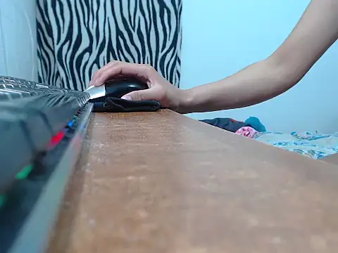 Snapshot of home_vlak chatting on 05-19-26, 01:56 home vlak online show from 05-19-26, 01:56