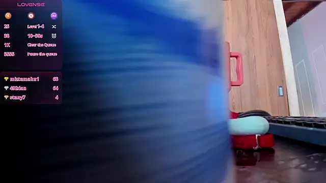 Snapshot of OraLarson chatting on 02-10-25, 02:48 OraLarson online show from 02-10-25, 02:48