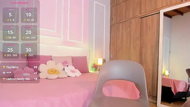 Snapshot of OraLarson chatting on 03-13-25, 05:39 OraLarson online show from 03-13-25, 05:39