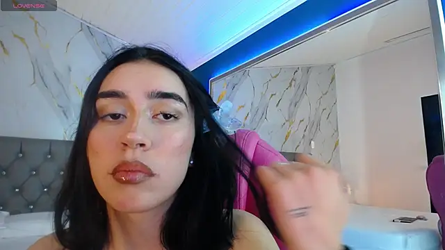 Snapshot of Julieta_De_Los_Angeles chatting on 01-20-25, 06:53 Julieta De Los Angeles online show from 01-20-25, 06:53