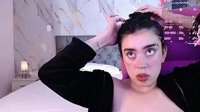 Snapshot of Julieta_De_Los_Angeles chatting on 02-12-25, 09:42 Julieta De Los Angeles online show from 02-12-25, 09:42