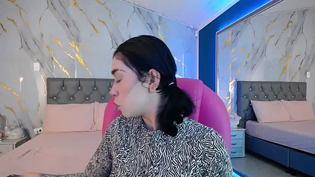 Snapshot of Julieta_De_Los_Angeles chatting on 02-21-25, 03:56 Julieta De Los Angeles online show from 02-21-25, 03:56