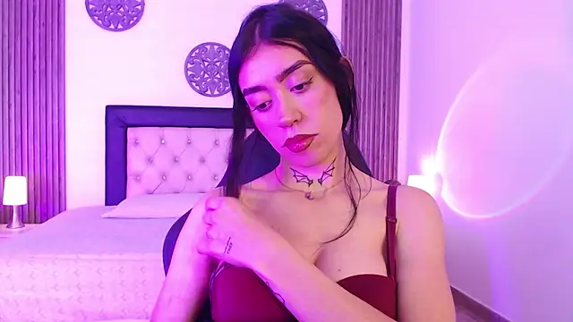 Snapshot of Julieta_De_Los_Angeles chatting on 12-17-25, 02:06 Julieta De Los Angeles online show from 12-17-25, 02:06