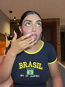 Snapshot of zui_lu chatting on 02-06-26, 01:43 zui lu online show from 02-06-26, 01:43