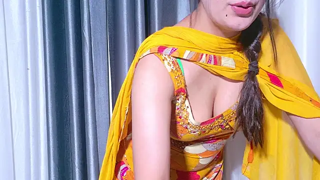 Snapshot of Aashika-Kaur chatting on 04-27-26, 04:21 Aashika-Kaur online show from 04-27-26, 04:21